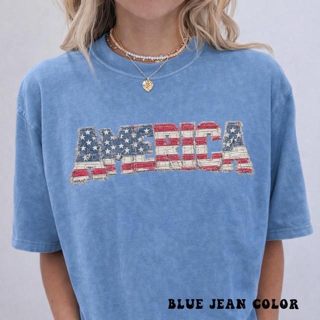 T-Shirt zum 4. Juli in den USA, Retro-T-Shirt im Patchwork-Stil zum Unabhängigkeitstag, Shirt mit Freiheitsflagge, T-Shirt mit amerikanischer Flagge, on Productcaster.