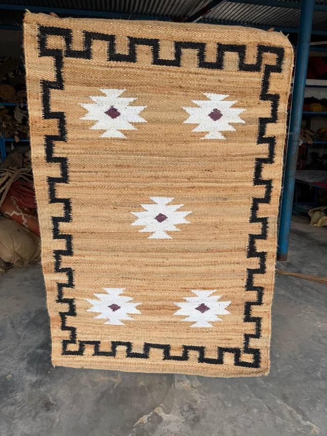 Handgeknüpfter Teppich aus Hanf und Jute, Boho-Teppich im Ethno-Stil, Naturfaserteppich, handgewebter geometrischer Teppich, rustikale Landhaus-Wohnde on Productcaster.