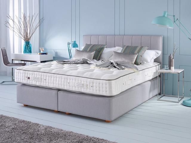 Vispring Divan Bed Regal Superb - Small Emperor, Medium, Pocket Spring, Natural on Productcaster.