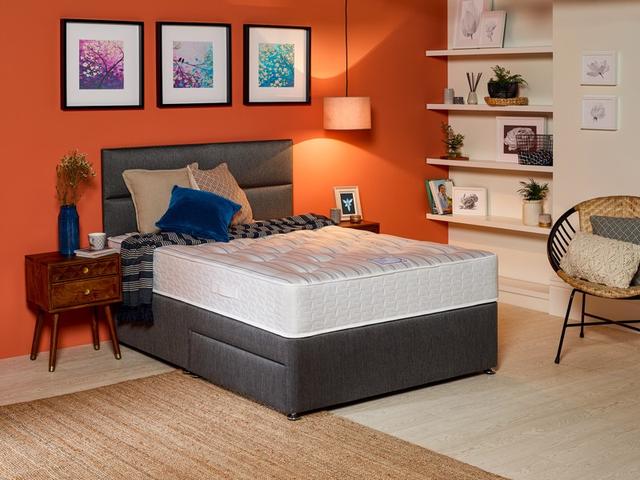 Relyon Divan Bed Dreamworld Intense Ortho 800 - Small Double, Firm, Pocket Spring on Productcaster.