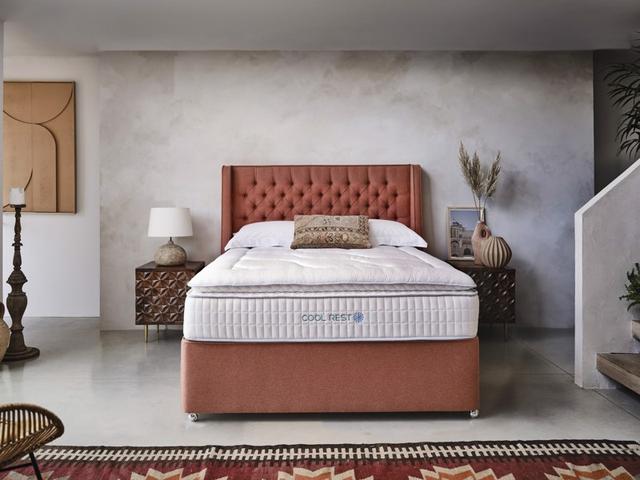 Sleepeezee Divan Bed Cool Rest 2400 - Small Double, Medium Firm, Pocket Spring, Memory Foam on Productcaster.