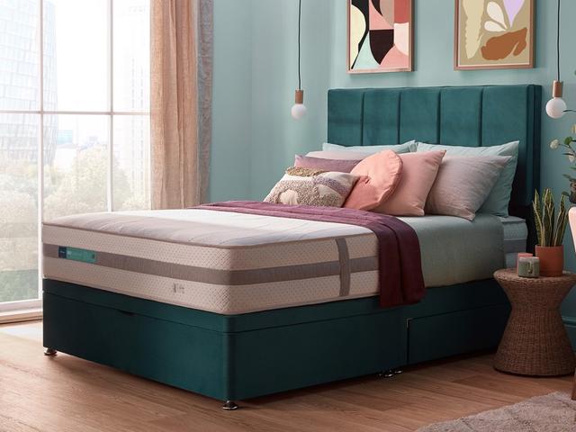 Silentnight Divan Bed Replenish - King Size, Soft Medium, Mirapocket Springs, Latex on Productcaster.