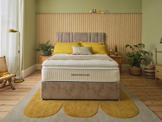 Sleepeezee Divan Bed Graphite Echo 4700 - Double, Soft Medium, Pocket Spring, Gel on Productcaster.