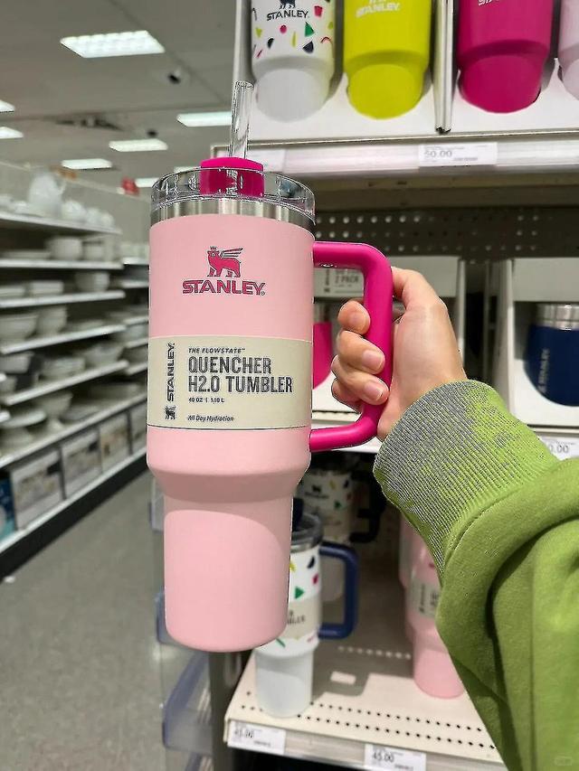 Stanley 2.0 Cup Cream 40 Oz Flamingo 40OZ on Productcaster.