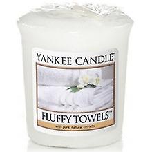 Yankee Candle - Fluffy Towels Candle - Aromatic votive candle 49.0g on Productcaster.