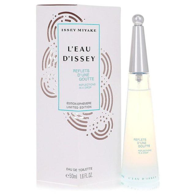 L'eau D'Issey reflectie in een druppel Eau de toilette spray door Issey Miyake on Productcaster.