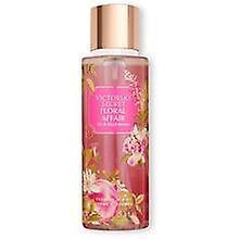 Victoria ́s Secret Victoria ́s Secret - Floral Affair Lily & Blush Berries Tělový Spray 250ml on Productcaster.