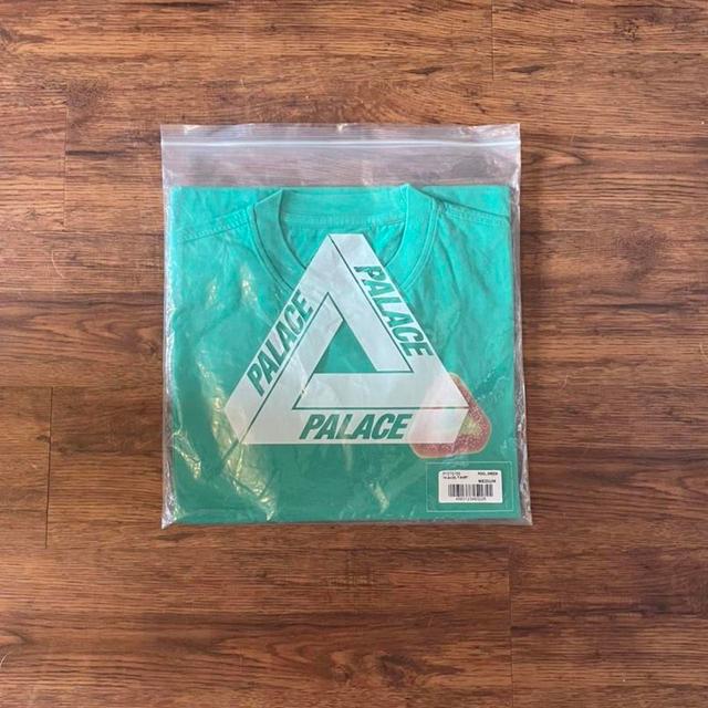 Palace Men's T-shirt - Green - M on Productcaster.