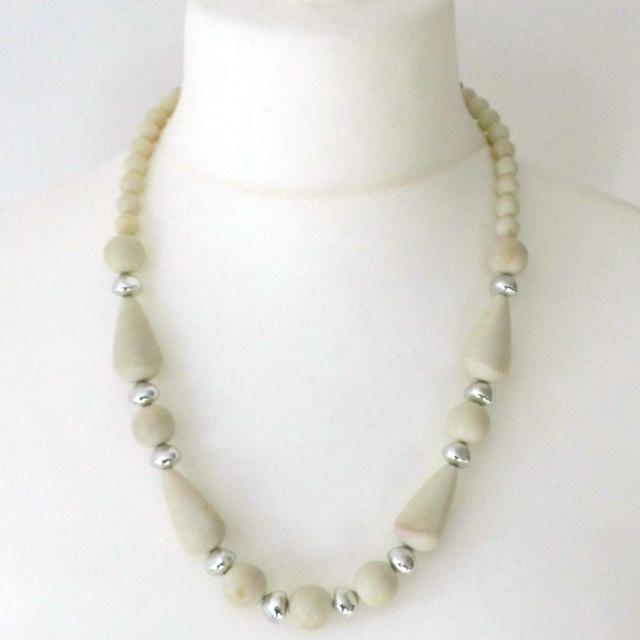 Vintage Women's Necklace - Cream on Productcaster.