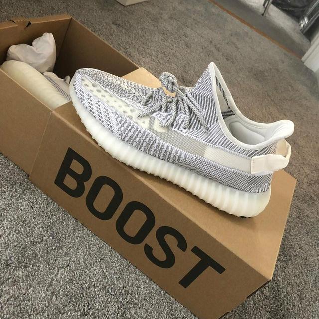 Yeezy Men's Trainers - Grey/White - UK 10 on Productcaster.