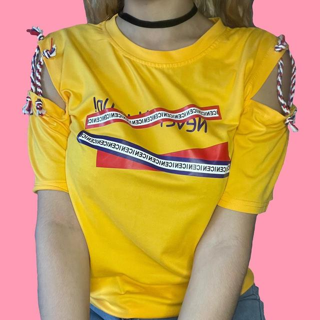 Vintage Women's T-shirt - Yellow - M on Productcaster.