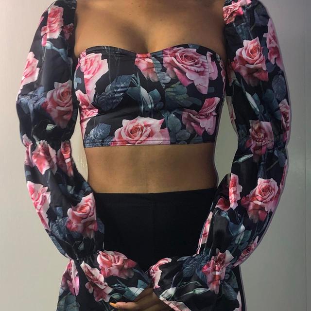 PrettyLittleThing Women's Crop top - Black/Pink - 6 on Productcaster.