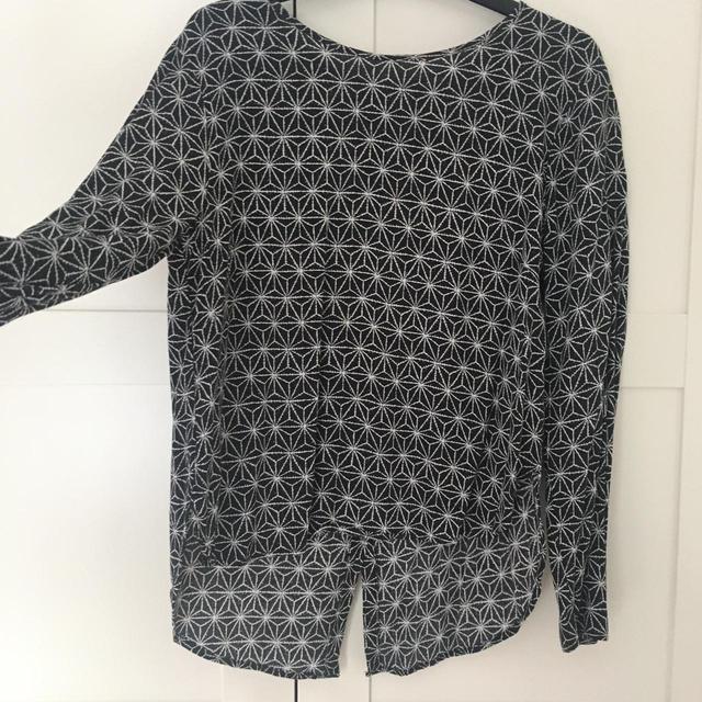 H&M Women's Blouse - Black/White - 14 on Productcaster.