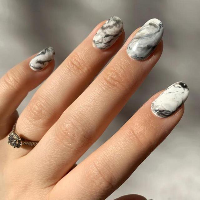 Custom False nails - White/Grey on Productcaster.