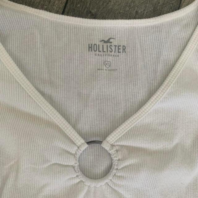 Hollister Co. Women's T-shirt - White - XS on Productcaster.