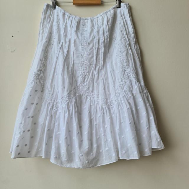 Preloved Women's Skirt - White on Productcaster.