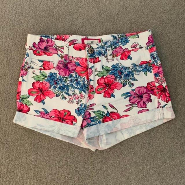 Women's Shorts - White/Pink - UK 8 on Productcaster.