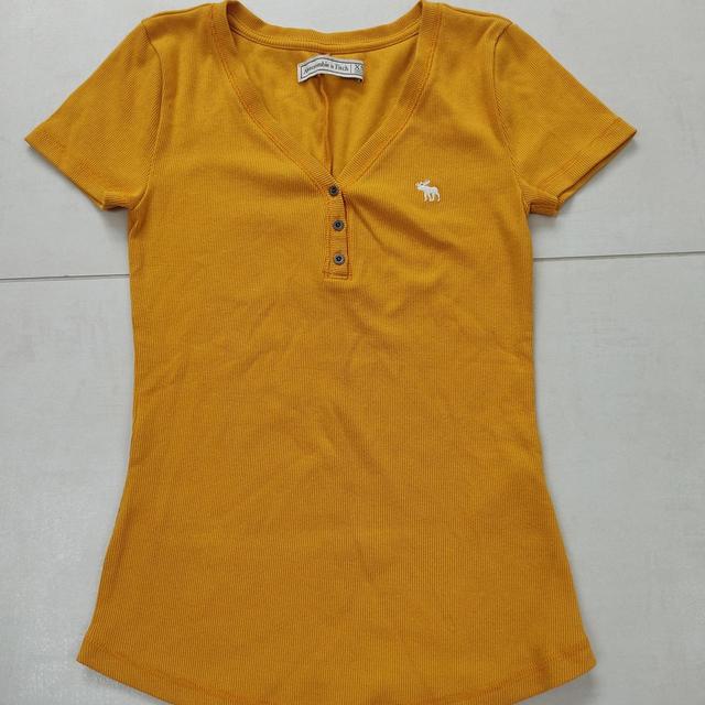 Abercrombie & Fitch Women's T-shirt - Yellow - XS on Productcaster.