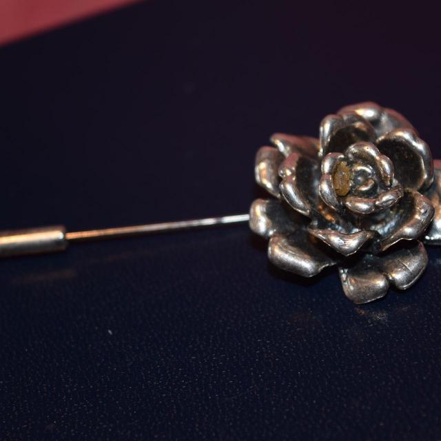 Vintage Women's Brooch - Silver on Productcaster.