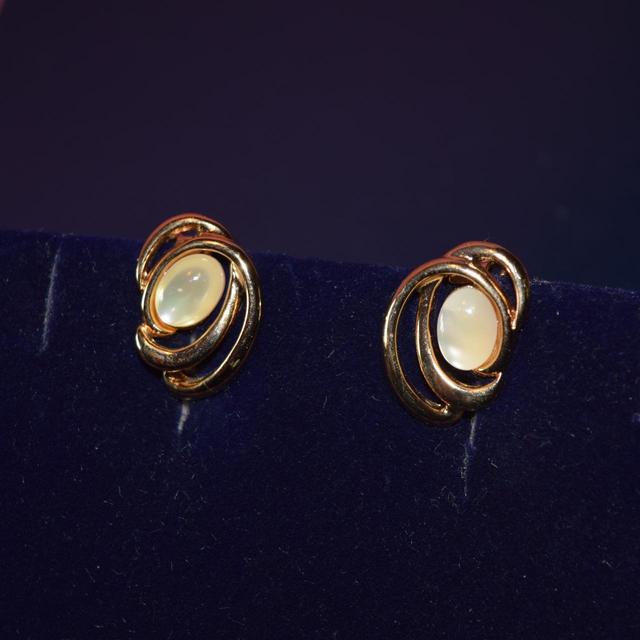 Vintage Women's Earrings - Gold on Productcaster.