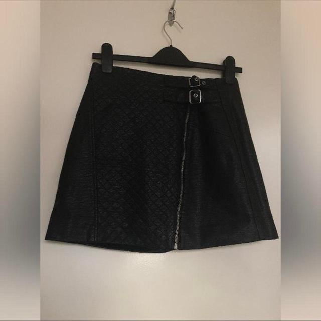 H&M Women's Skirt - Black - UK 10 on Productcaster.