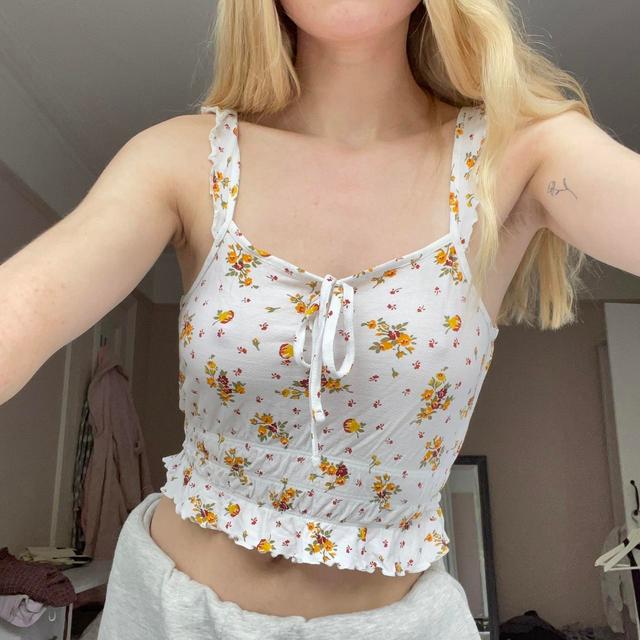 Urban Outfitters Women's Crop top - White - S on Productcaster.