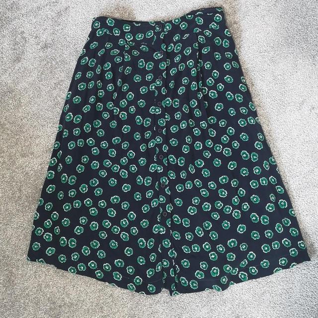 Preloved Women's Skirt - Navy - 30" on Productcaster.