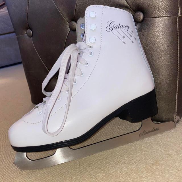 Galaxy by Harvic Skates - White on Productcaster.