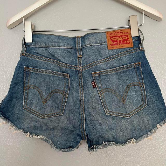 Levi's Women's Shorts - Blue - 25" on Productcaster.