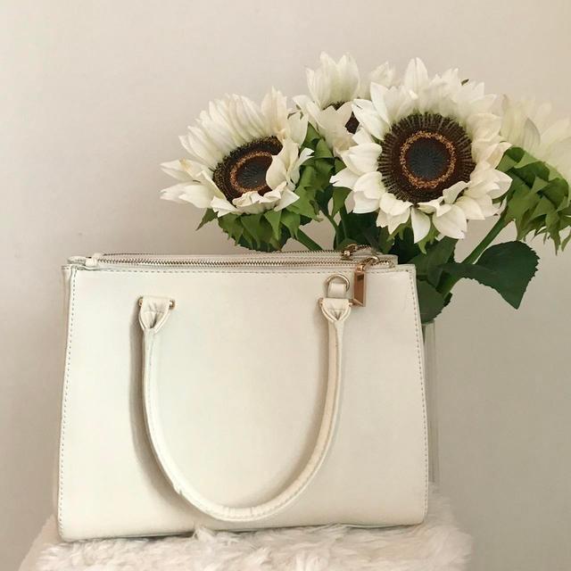 Preloved Women's Bag - Cream/White on Productcaster.