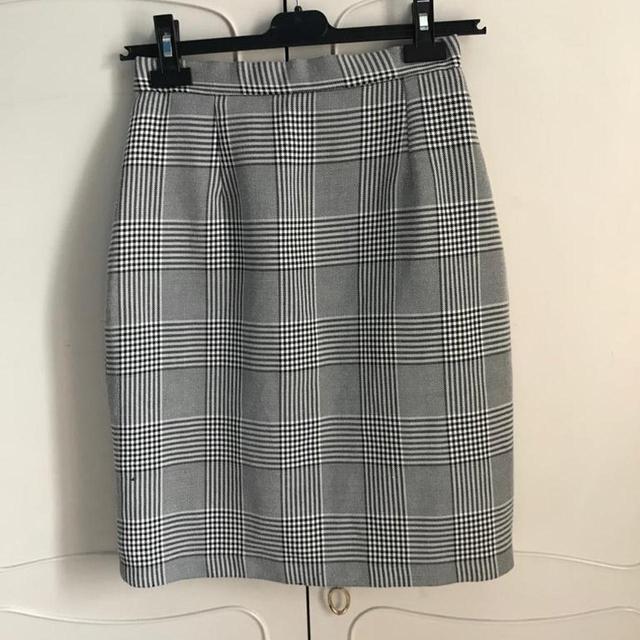 Preloved Women's Skirt - Grey - S on Productcaster.