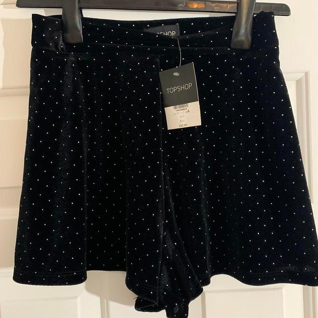 Topshop Women's Shorts - Black/Gold - UK 6 on Productcaster.