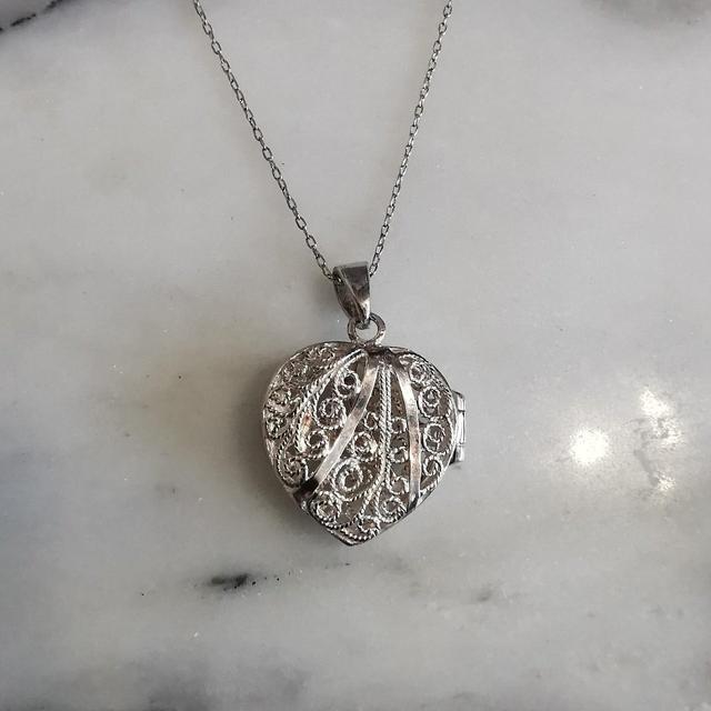 Preloved Women's Necklace - Silver on Productcaster.