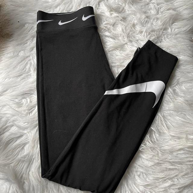 Nike Women's Leggings - Black - M on Productcaster.