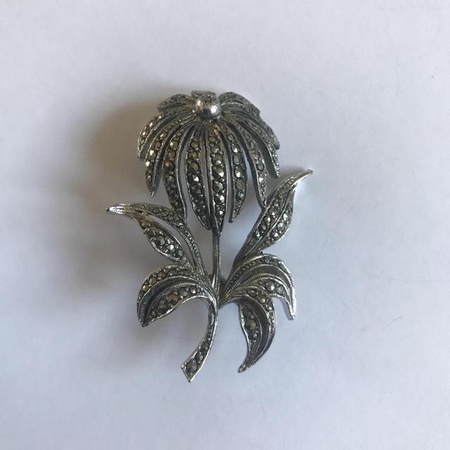 Vintage Women's Brooch - Silver on Productcaster.