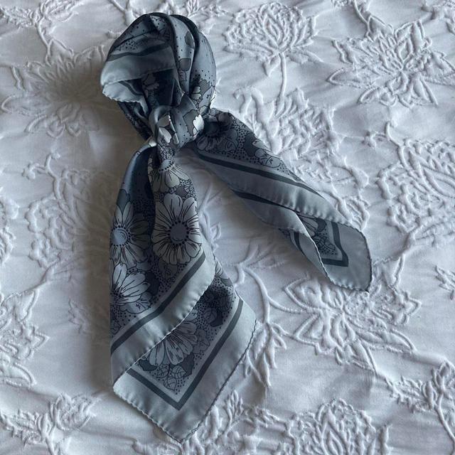 Vintage Women's Scarf - Grey/White on Productcaster.