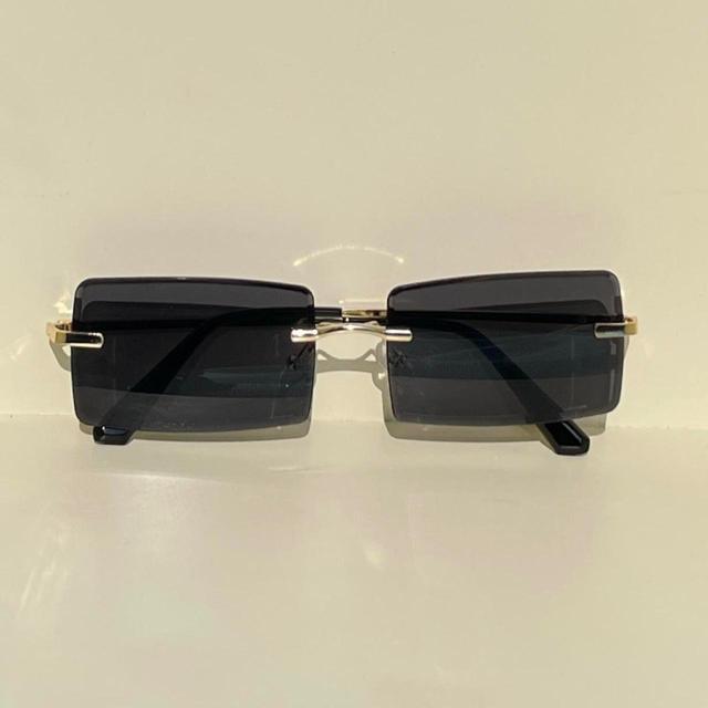 Women's Party Sunglasses - Black on Productcaster.