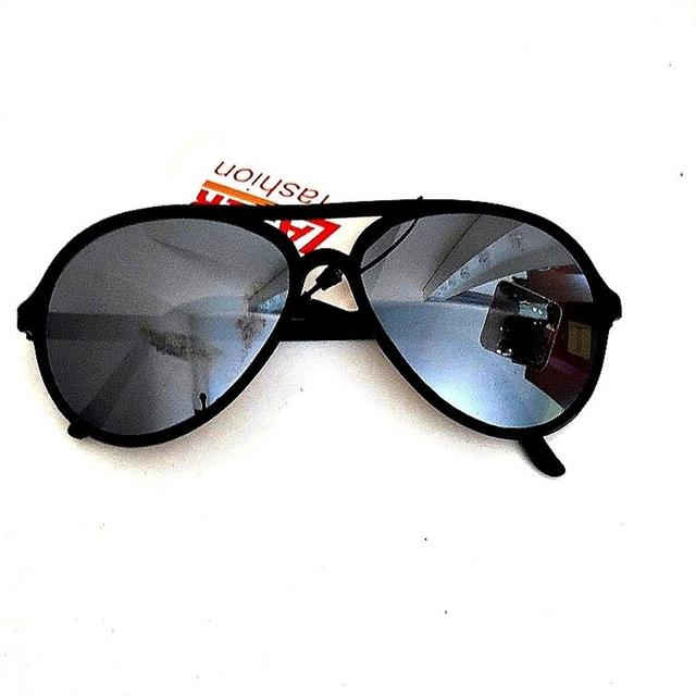 Vintage Men's Aviator Sunglasses - Black on Productcaster.