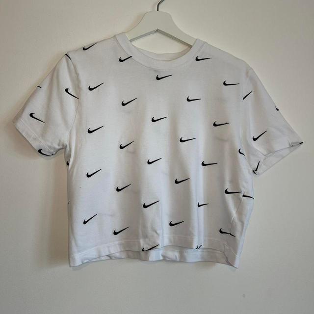 Nike Women's T-shirt - White - M on Productcaster.