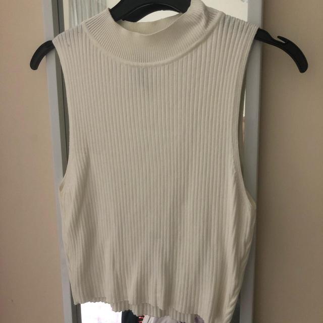 H&M Women's Crop top - White - S on Productcaster.