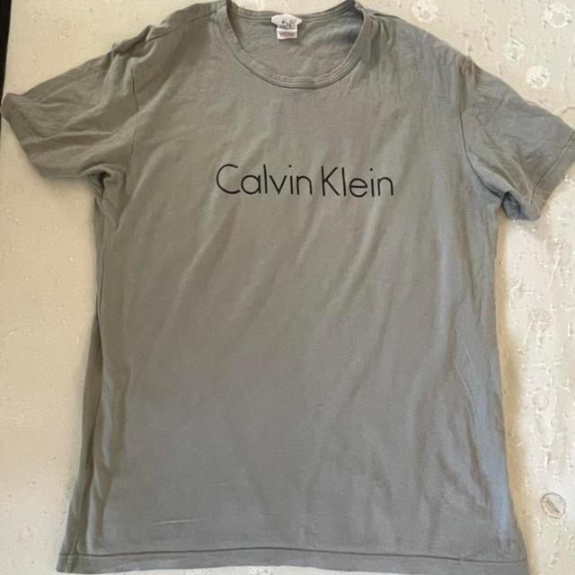 Calvin Klein Men's T-shirt - Khaki - M on Productcaster.