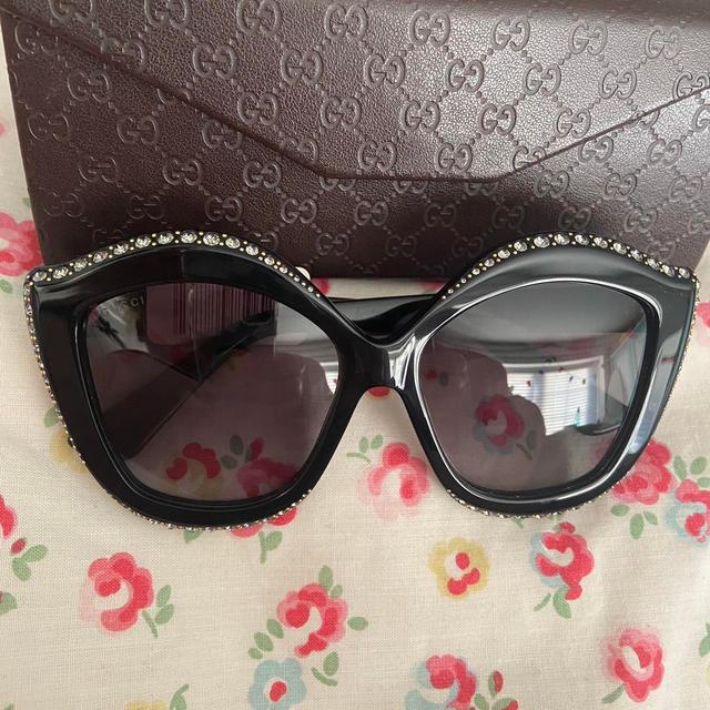 Gucci Women's Cat eye Sunglasses - Black on Productcaster.