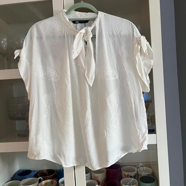 Zara Women's Blouse - White - M on Productcaster.