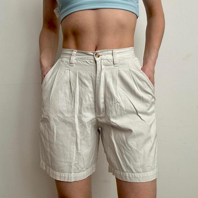 Vintage Women's Shorts - White - UK 6 on Productcaster.