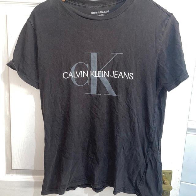 Calvin Klein Men's T-shirt - Black - S on Productcaster.