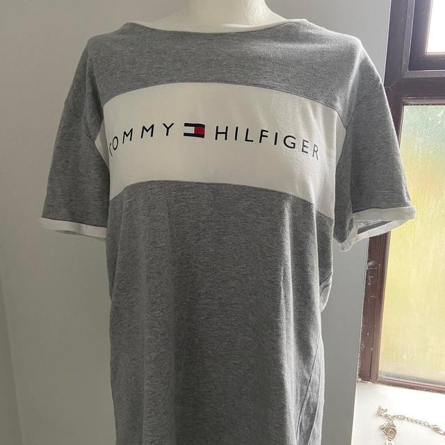 Tommy Hilfiger Men's T-shirt - Grey/White - L on Productcaster.