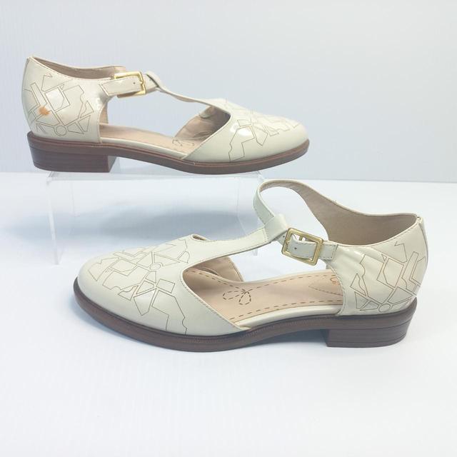 Clarks Women's Footwear - White/Cream - UK 4.5 on Productcaster.