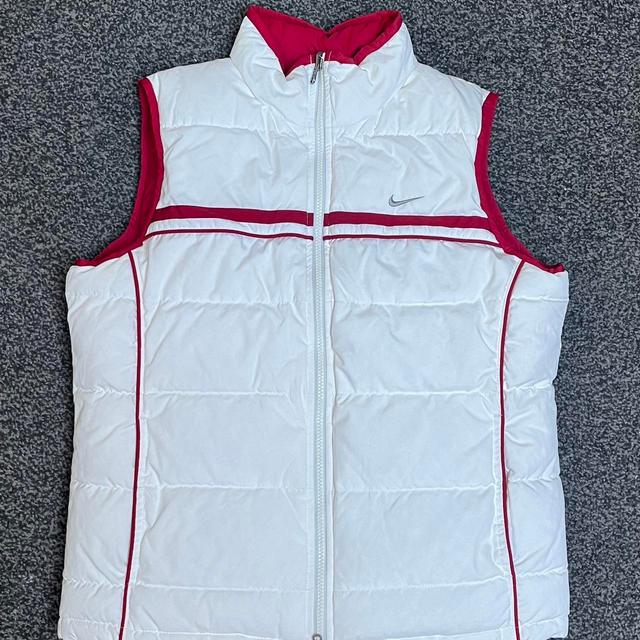 Nike Men's Gilet - White/Red - L on Productcaster.