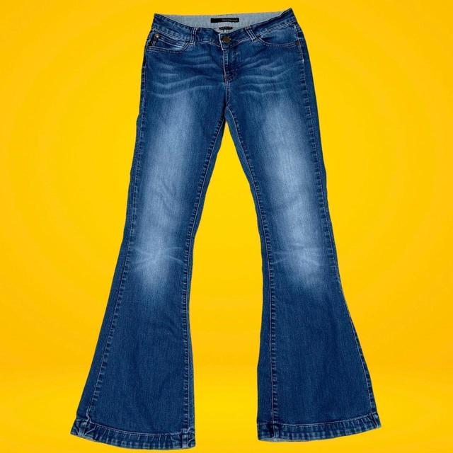 Calvin Klein Women's Flare Jeans - Blue - 31" on Productcaster.