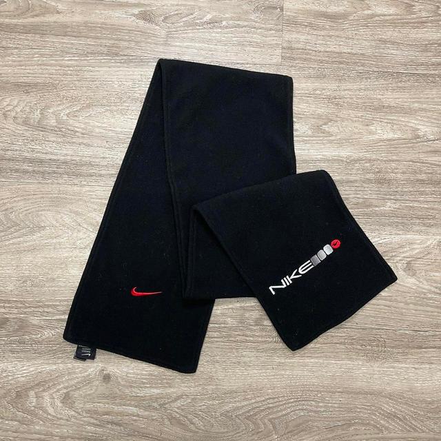 Nike Men's Scarf - Black on Productcaster.